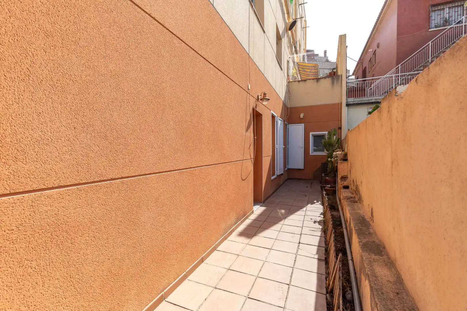 Vista exterior de Planta baja en venta en Sant Just Desvern con Calefacción y Terraza