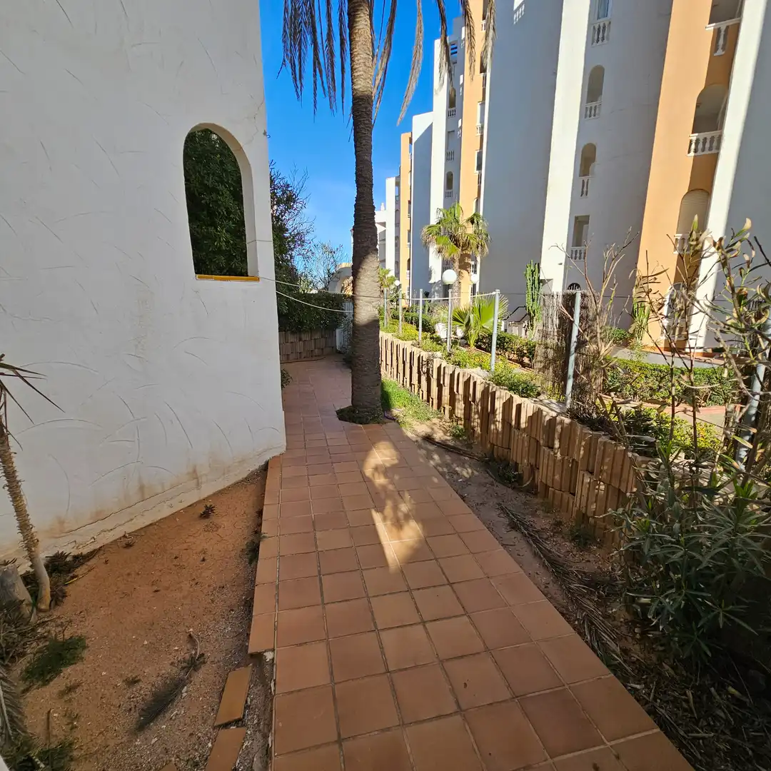 Vista exterior de Casa adosada en venda en La Manga del Mar Menor amb Jardí privat, Terrassa i Moblat