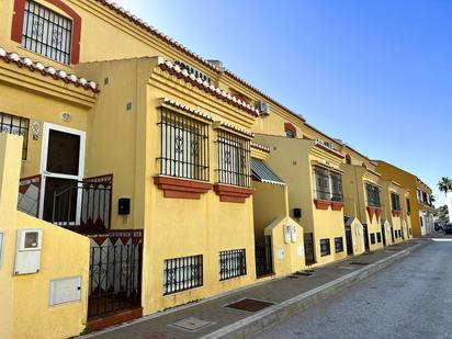Vista exterior de Casa adosada en venda en Salobreña amb Aire condicionat, Calefacció i Terrassa