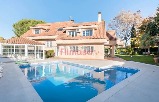 Casa-chalet en Venta en Calle Madroño en Castillo Campodón