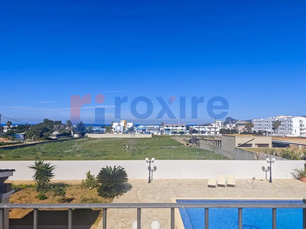 Vista exterior de Casa o xalet en venda en Sant Josep de sa Talaia amb Aire condicionat, Jardí privat i Terrassa