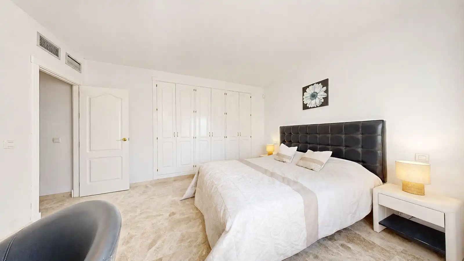 Bedroom of Attic for sale in Marbella  with Air Conditioner, Terrace and Furnished