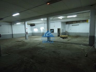Industriegebäude zur Miete in N-240
