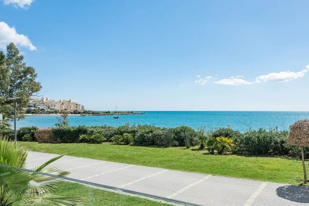 Garden of Flat for sale in Estepona  with Air Conditioner, Terrace and Storage room