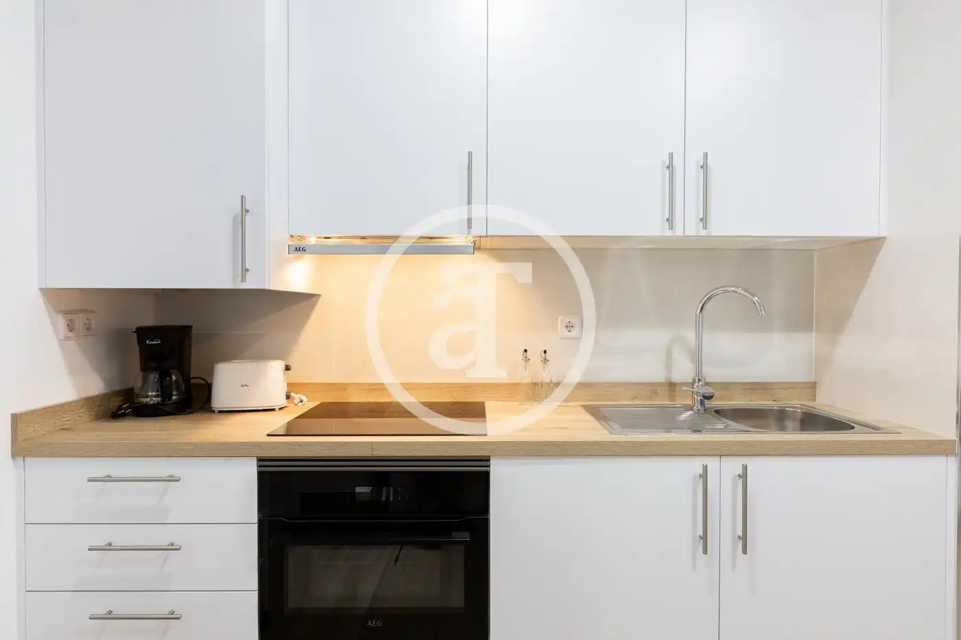 Cocina de Estudio de alquiler en Madrid con Calefacción, Amueblado y Horno