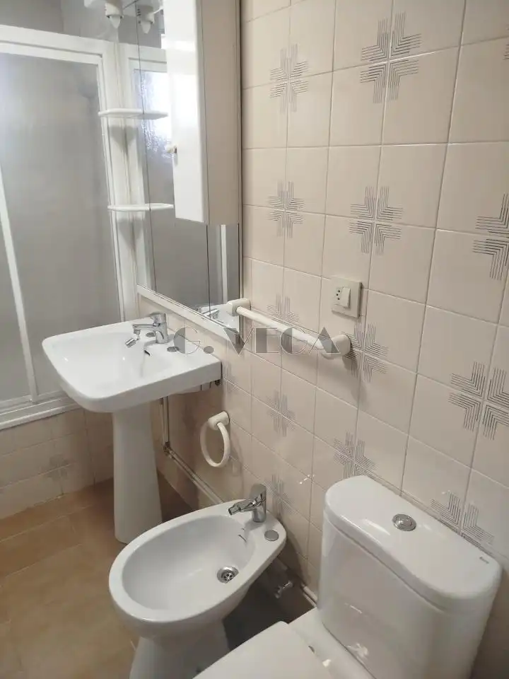 Baño de Apartamento en venta en Vigo  con Calefacción y Trastero