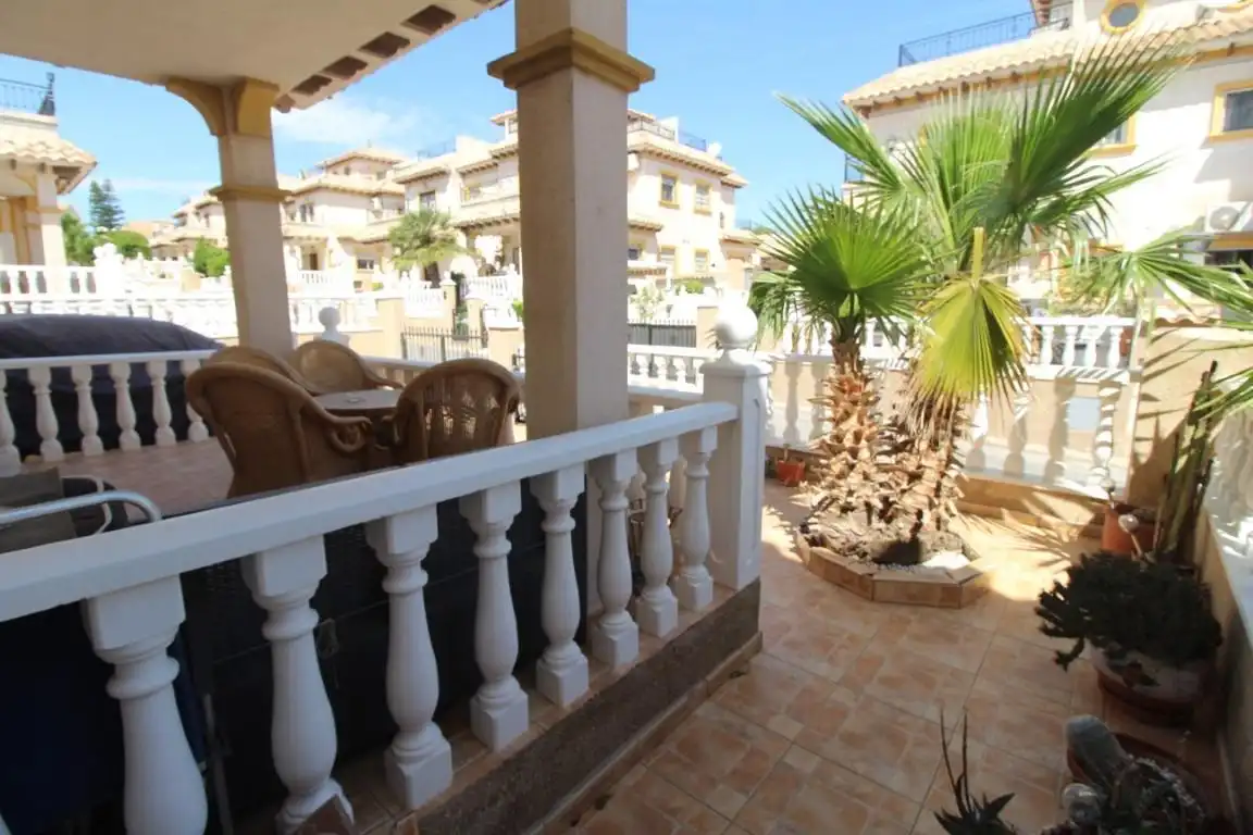 Terrassa de Casa adosada en venda en Orihuela amb Jardí privat, Terrassa i Moblat