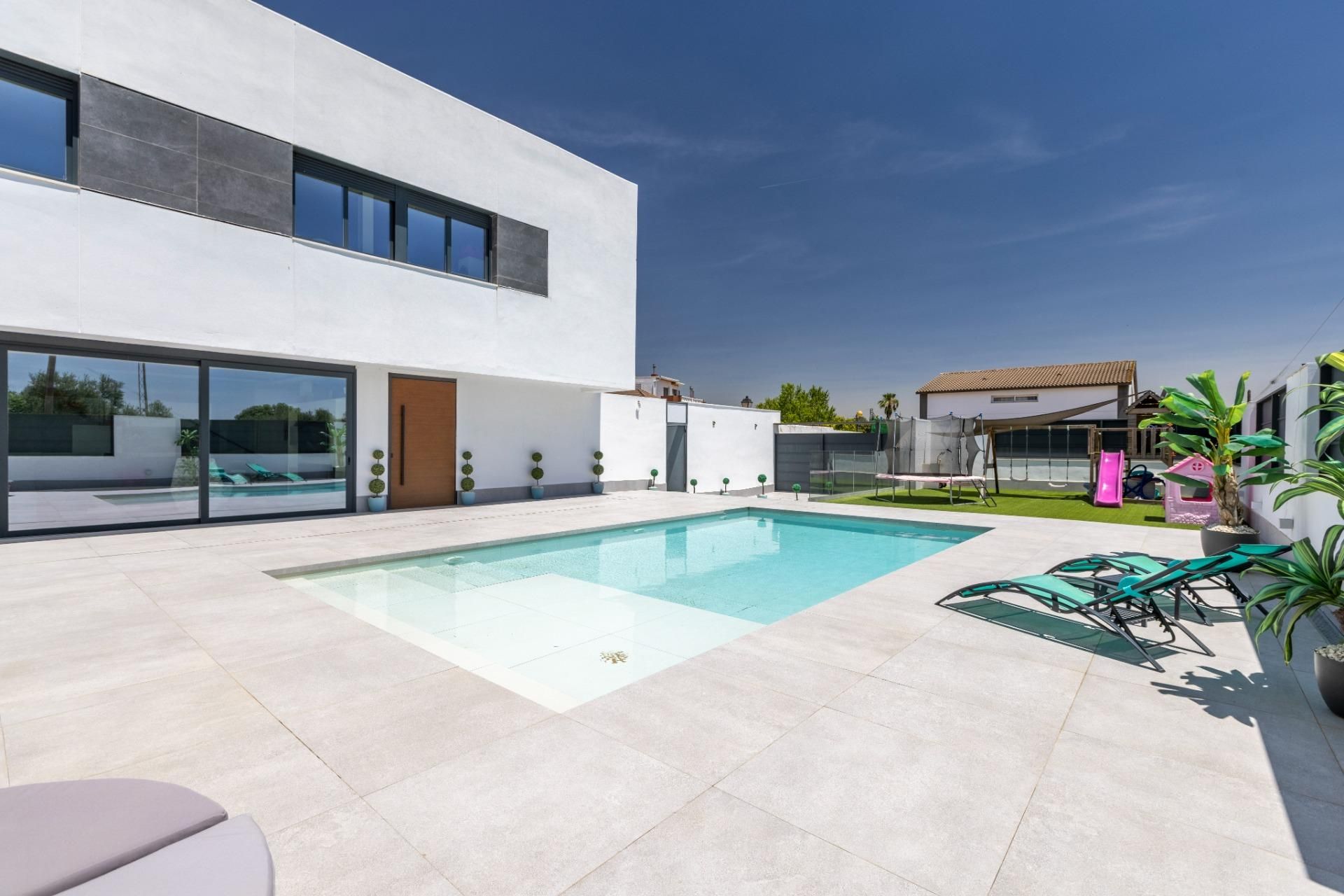 Swimming pool of House or chalet for sale in Mairena del Aljarafe  with Air Conditioner, Heating and Private garden