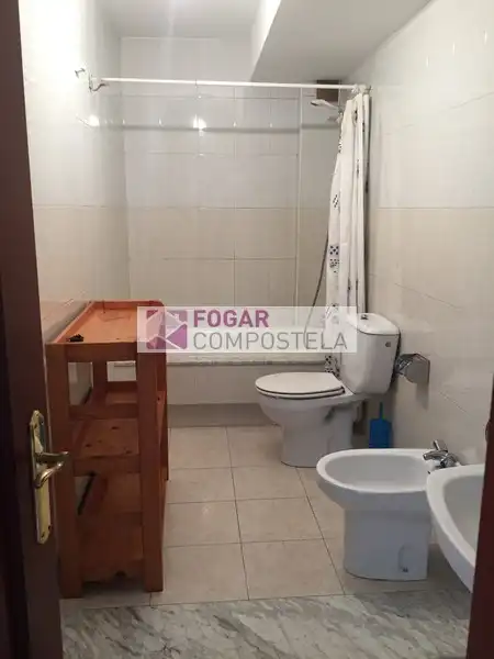 Bany de Pis de lloguer en Santiago de Compostela  amb Moblat