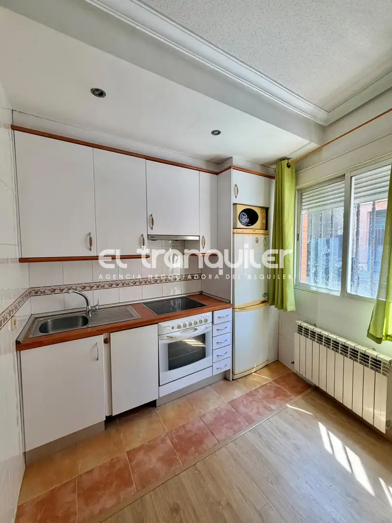 Kitchen of Flat for rent in Madrid  with Terrace and Washing machine