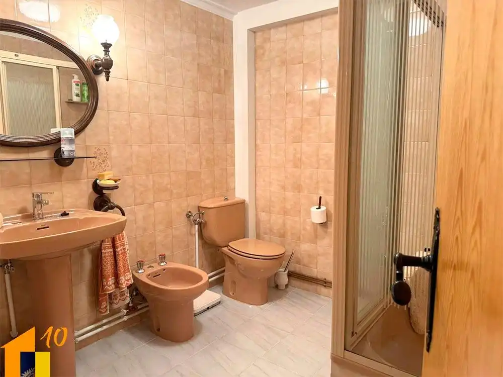 Bathroom of Houses for sale in Villaldemiro  with Heating, Storage room and Furnished