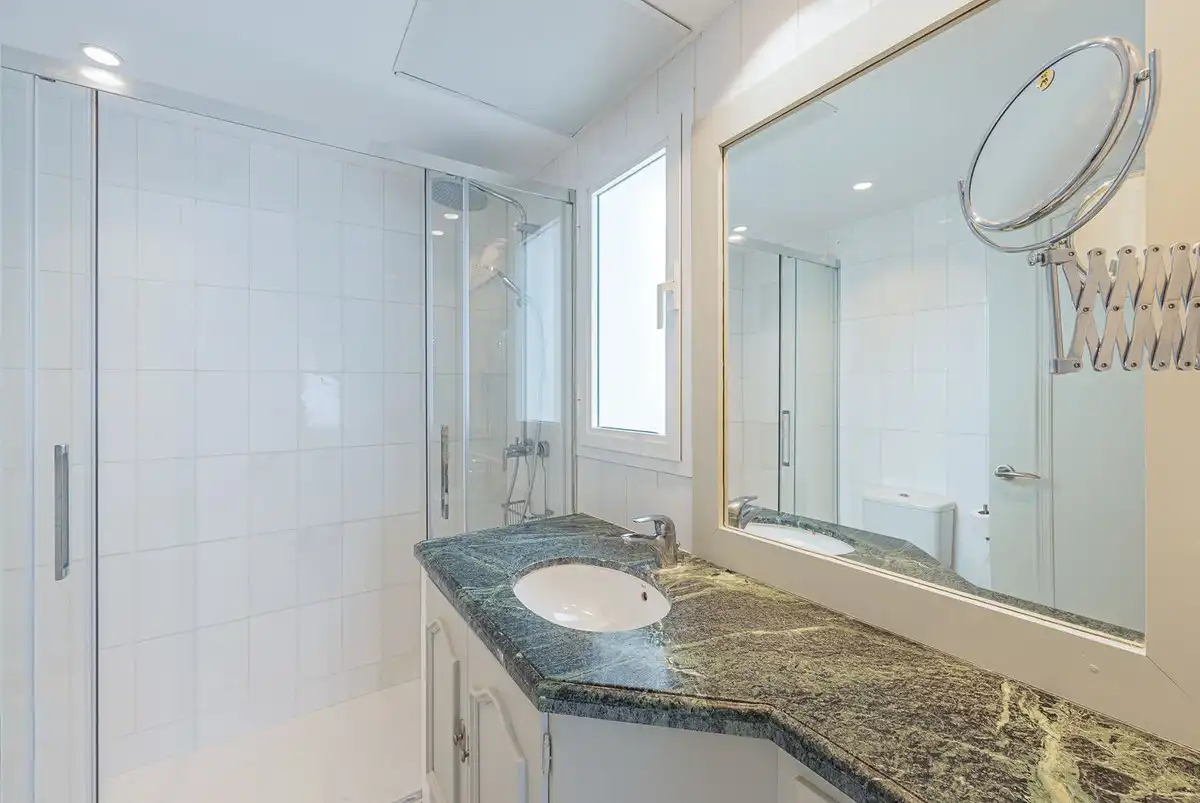 Bathroom of Flat for sale in Marbella  with Air Conditioner, Terrace and Storage room