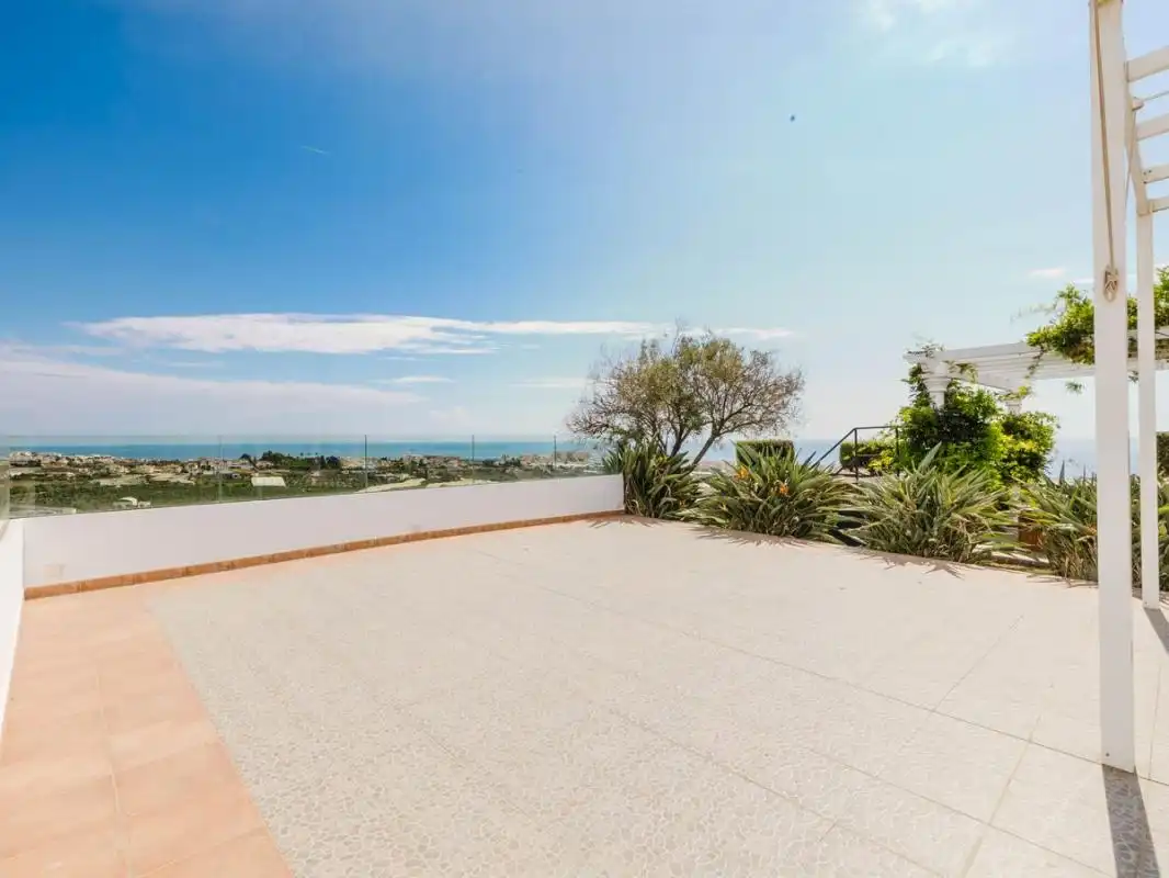 Terrassa de Casa o xalet en venda en Torrox amb Aire condicionat, Calefacció i Jardí privat