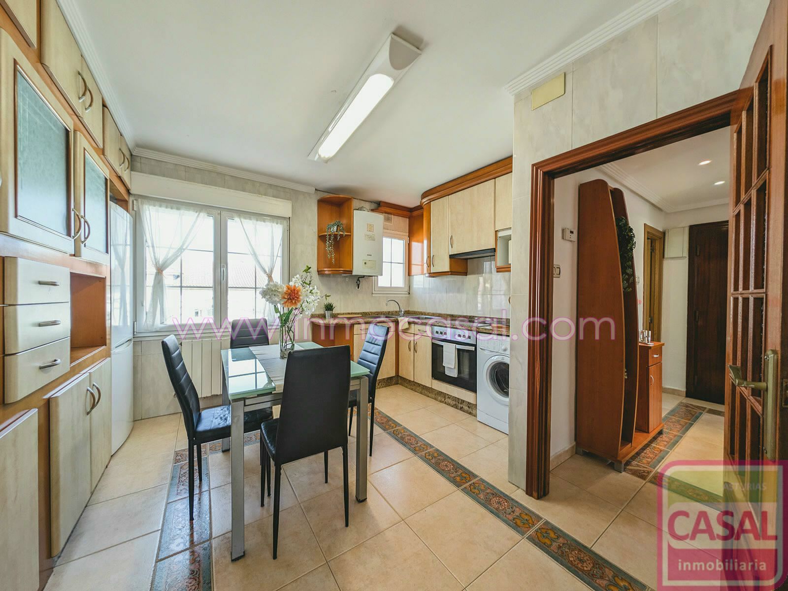 Cuina de Pis en venda en Gijón  amb Calefacció i Traster