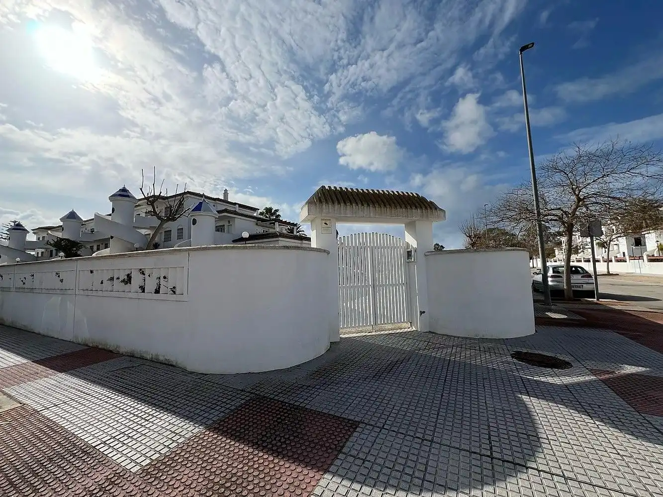Vista exterior de Apartamento en venta en Chiclana de la Frontera con Jardín privado, Terraza y Alarma