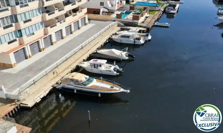 Parking of Buildings for sale in Roses