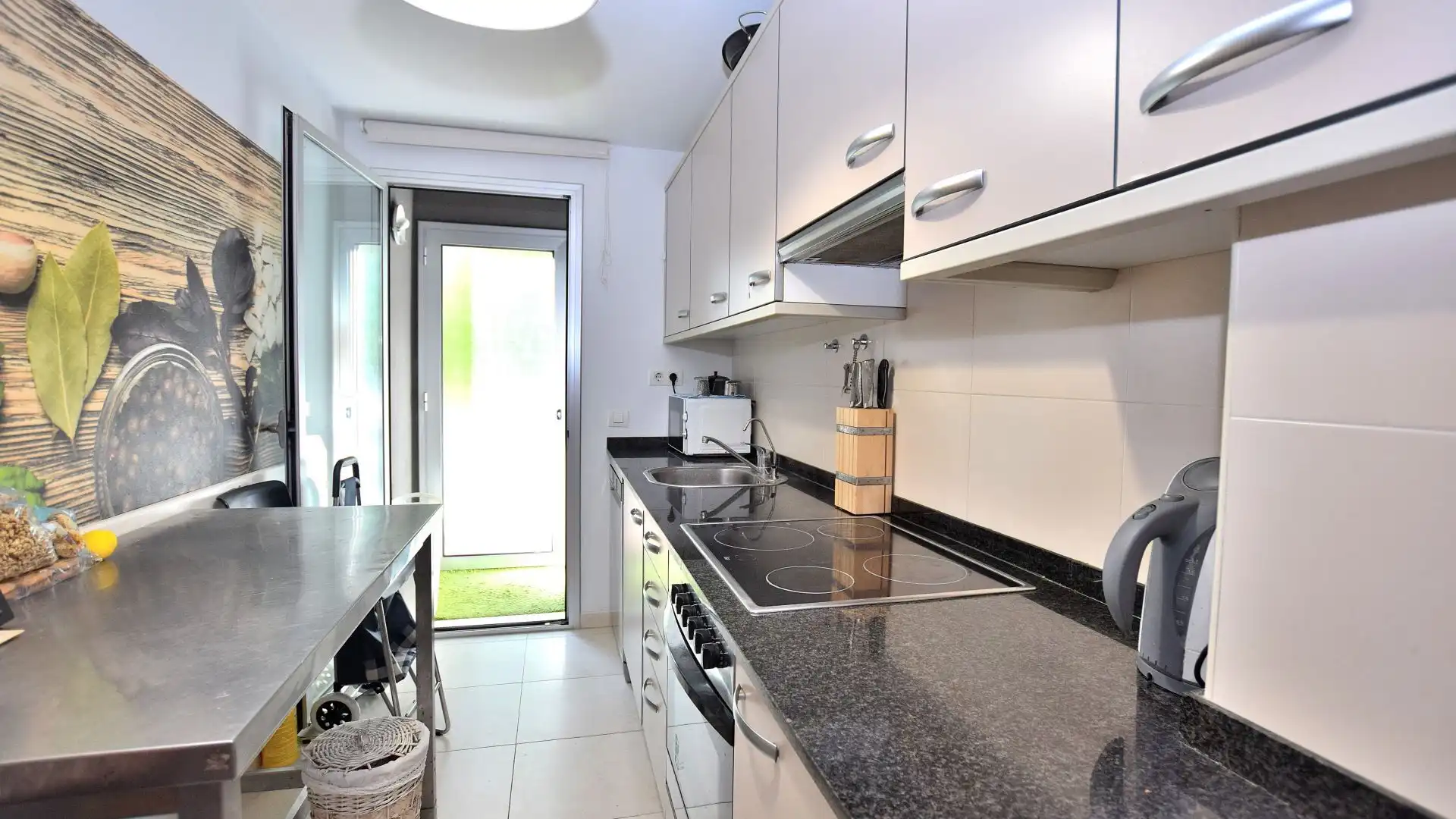 Küche von Wohnung zum Verkauf in Salou mit Klimaanlage, Heizung und Privatgarten