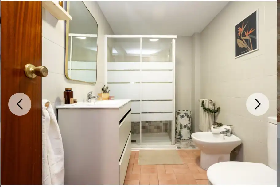 Bathroom of Flat for sale in Granada  with Air Conditioner and Terrace