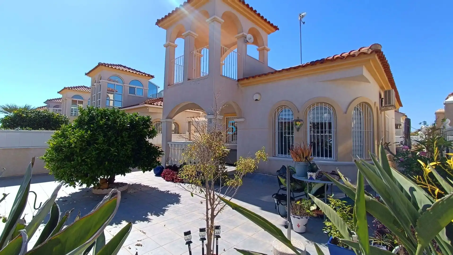 Casa con piscina en venta en Algorfa