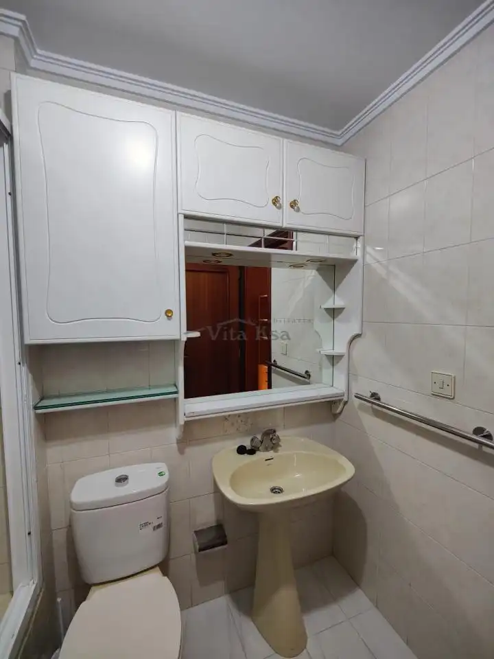 Bathroom of Flat for rent in Ourense Capital   with Heating, Storage room and Furnished