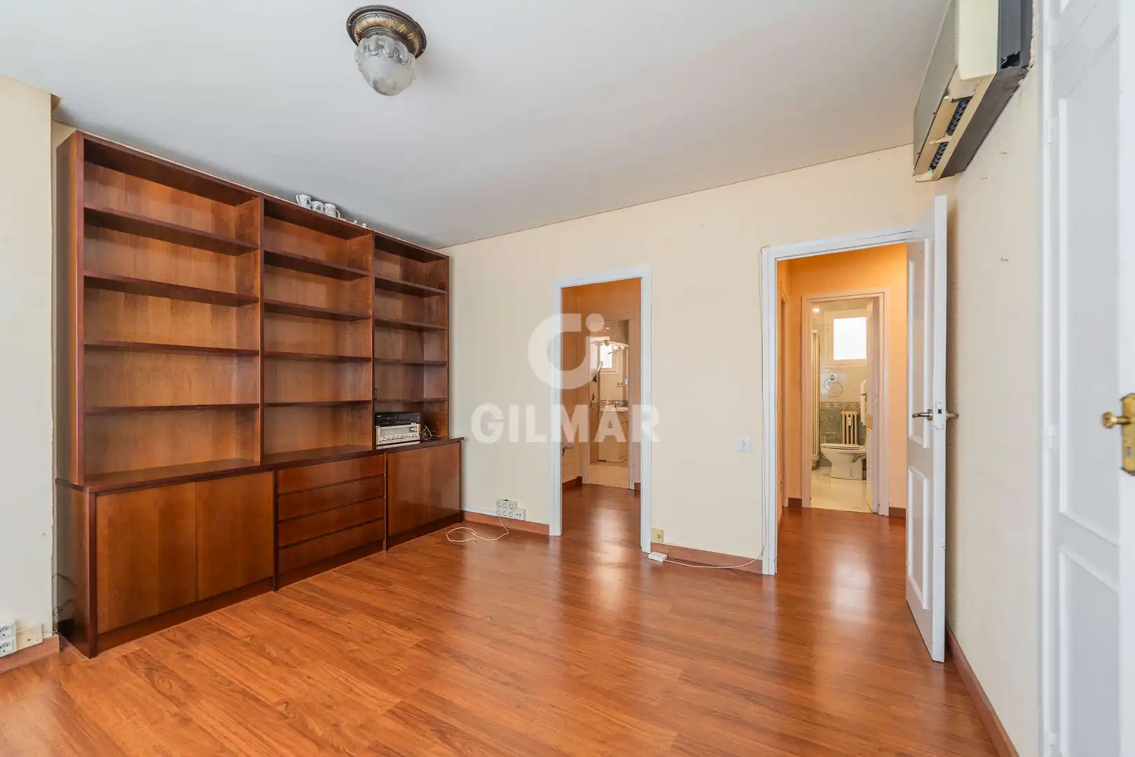 Habitación de Piso en venta en Madrid con Calefacción, Trastero y Balcón