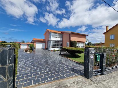 Vista exterior de Casa o xalet en venda en Valdoviño amb Terrassa