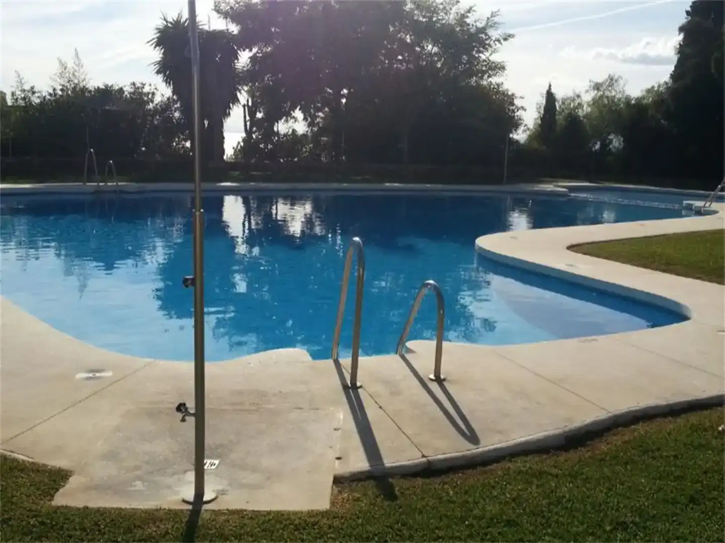 Piscina de Casa adosada en venda en Marbella amb Aire condicionat, Jardí privat i Parquet