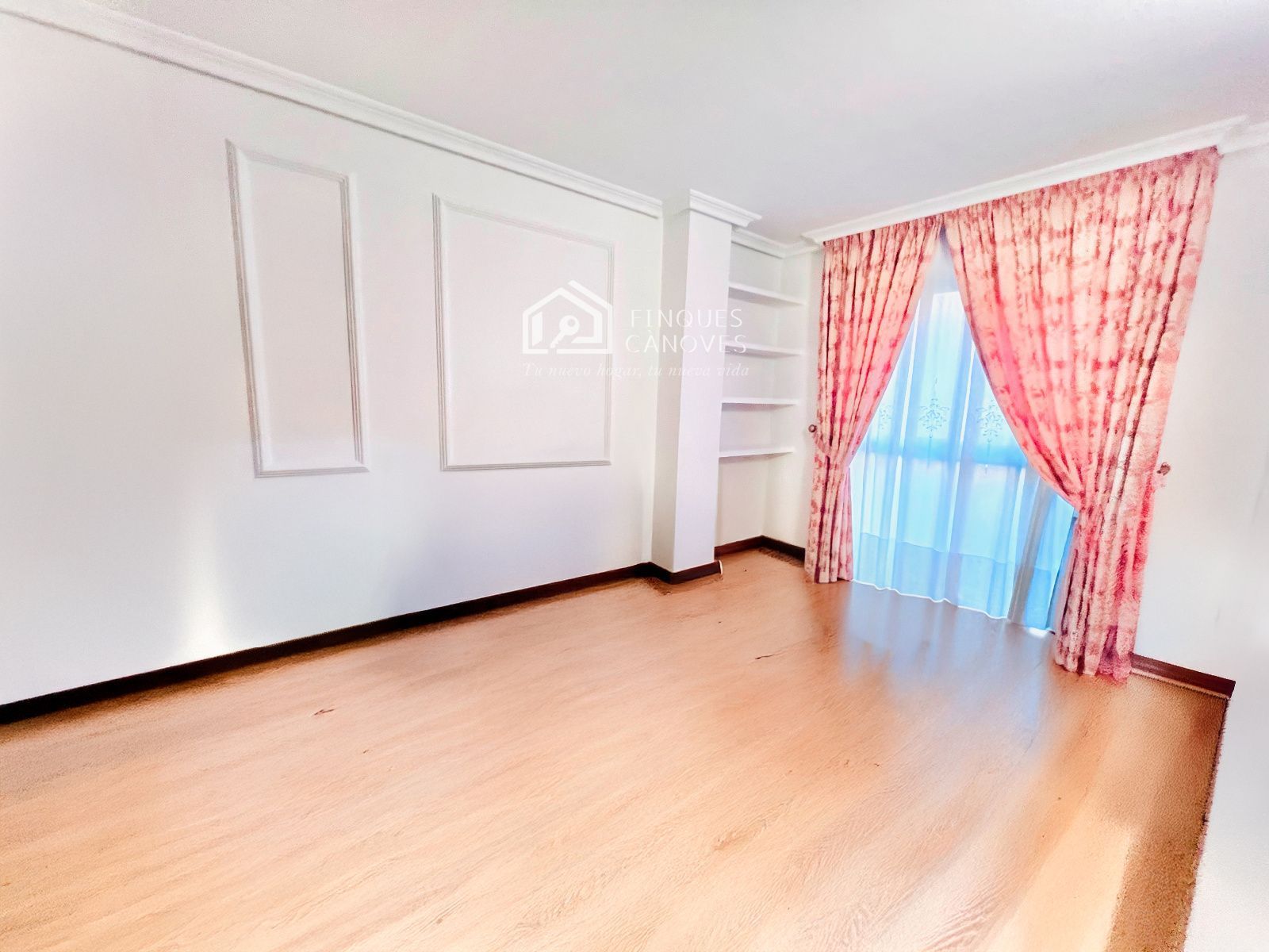 Bedroom of Flat for sale in Girona Capital  with Air Conditioner, Heating and Parquet flooring