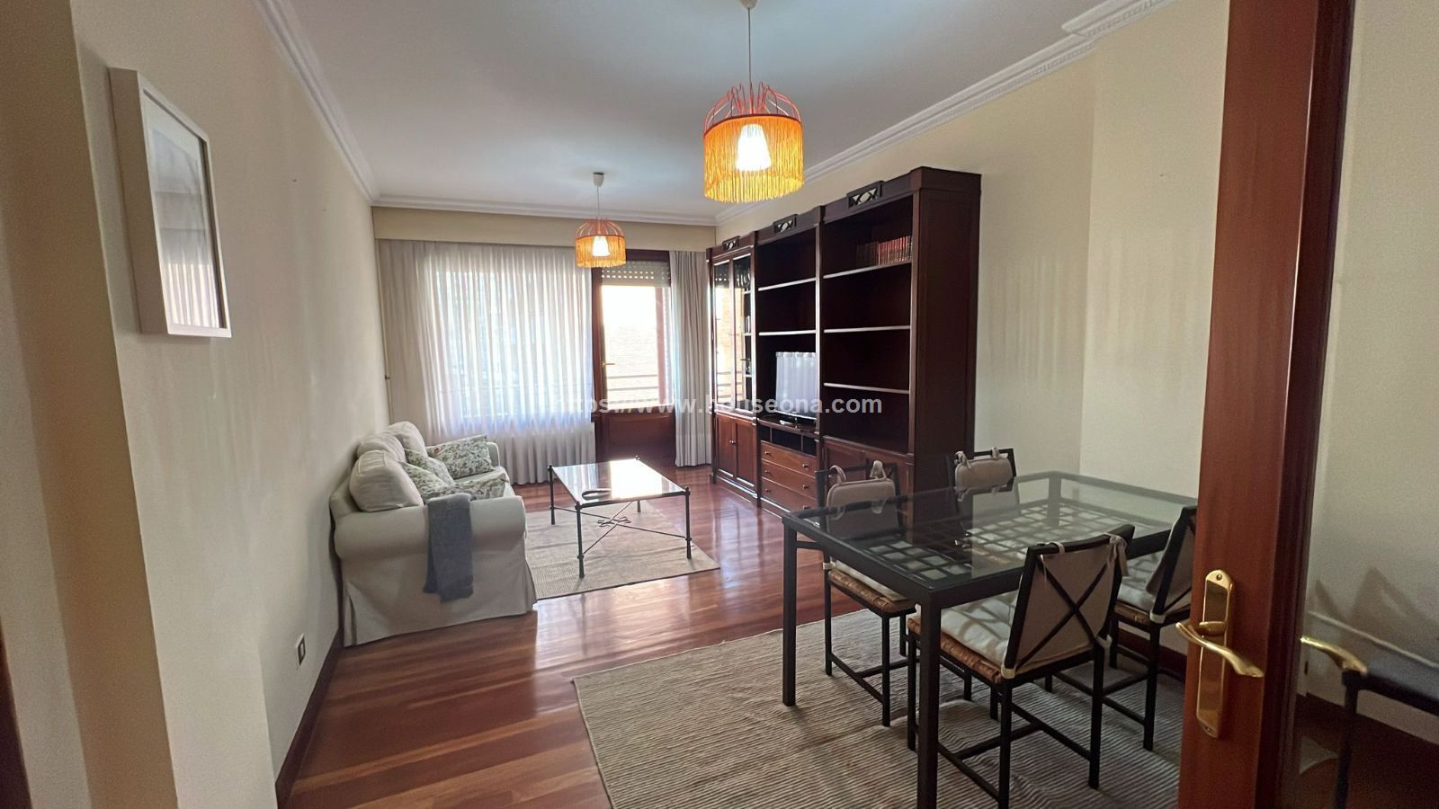 Sala d'estar de Pis de lloguer en Bilbao  amb Calefacció, Terrassa i Moblat