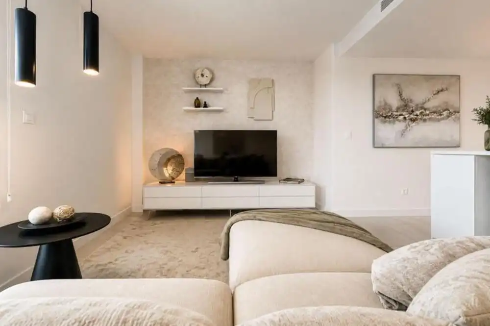 Sala d'estar de Apartament de lloguer en Estepona amb Aire condicionat, Terrassa i Traster