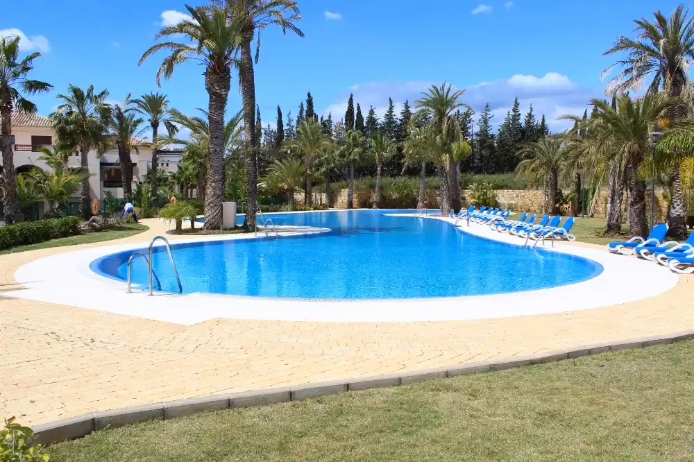 Piscina de Apartament en venda en Marbella amb Aire condicionat, Calefacció i Terrassa