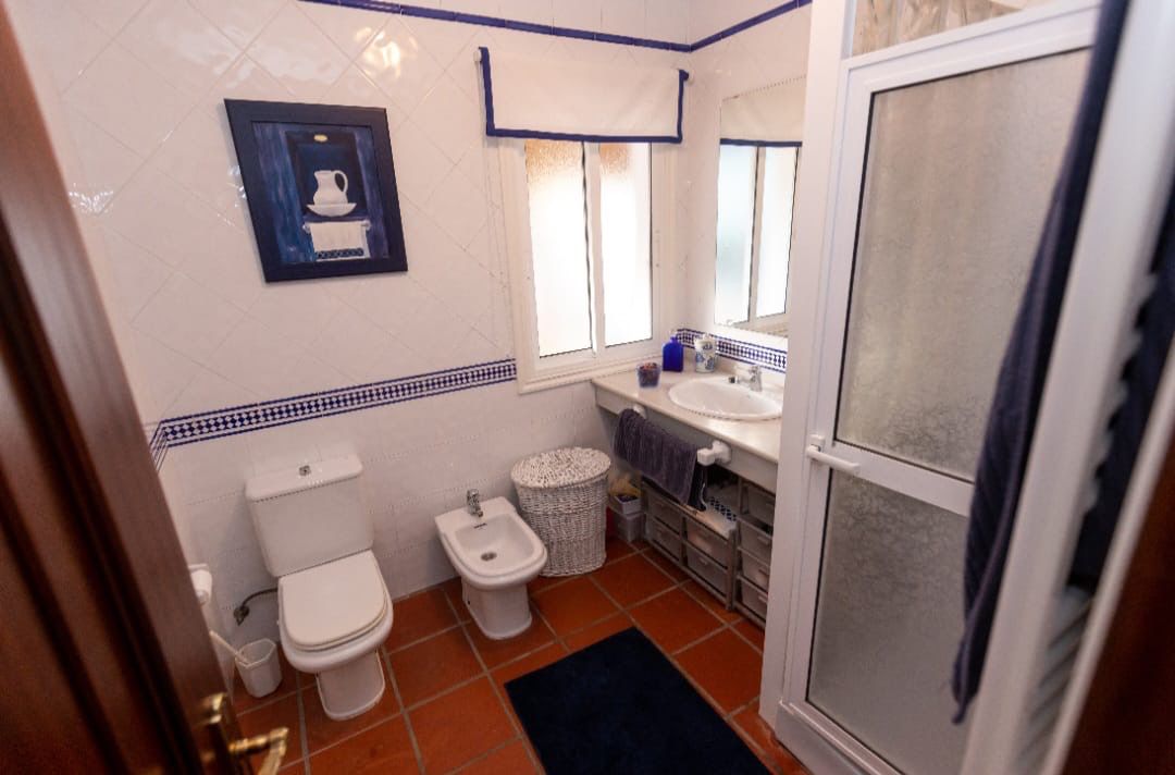 Bany de Casa o xalet en venda en Abegondo amb Jardí privat, Terrassa i Traster