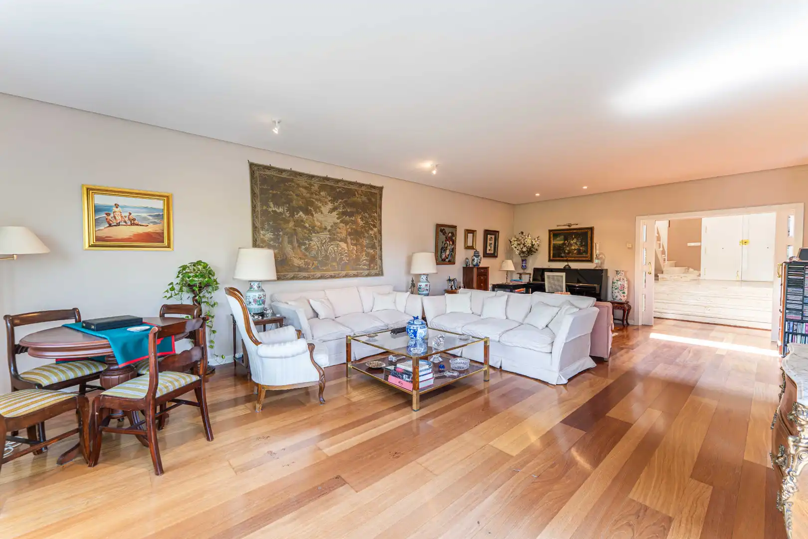 Sala d'estar de Casa o xalet en venda en Torrelodones amb Calefacció, Jardí privat i Parquet