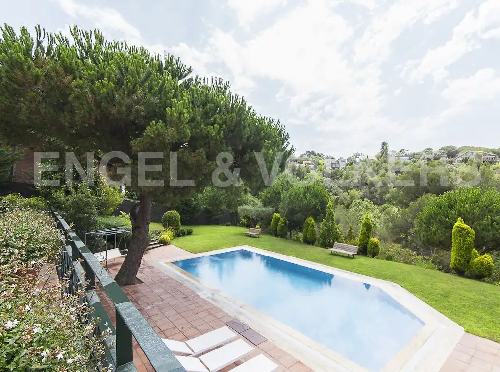 Jardín de Casa o chalet en venta en Barcelona con Aire acondicionado, Calefacción y Jardín privado