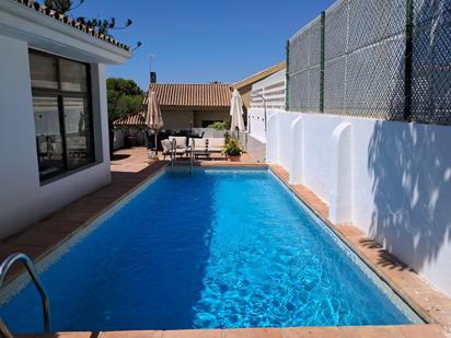 Piscina de Casa o xalet en venda en Estepona amb Jardí privat, Terrassa i Piscina comunitària