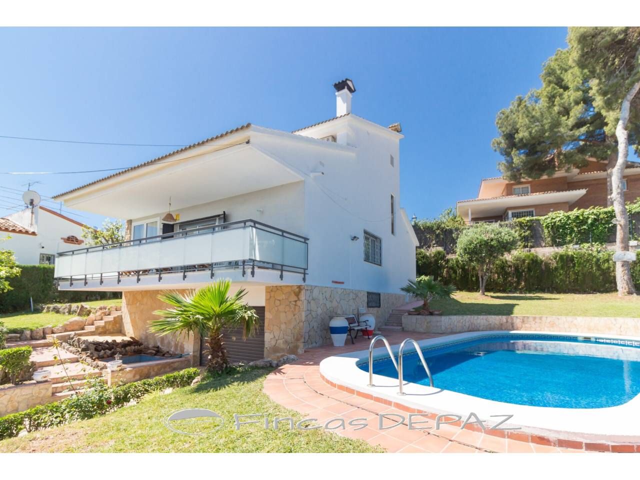 Vista exterior de Casa o xalet en venda en Castelldefels amb Aire condicionat, Calefacció i Jardí privat
