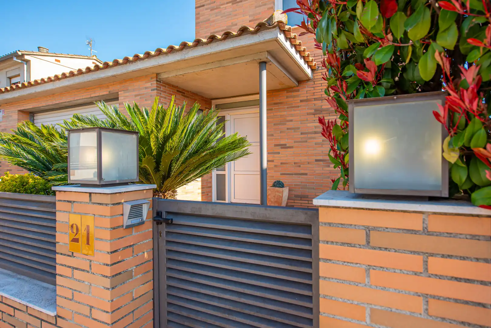 Vista exterior de Casa o xalet en venda en Quart amb Aire condicionat, Calefacció i Jardí privat