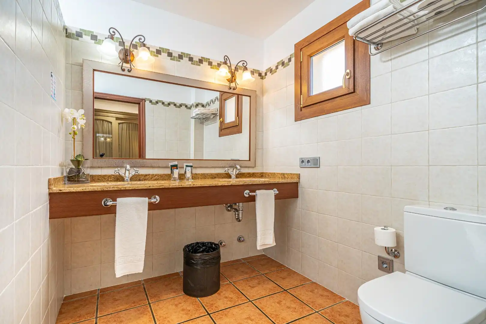Baño de Edificio en venta en Ses Salines con Piscina comunitaria