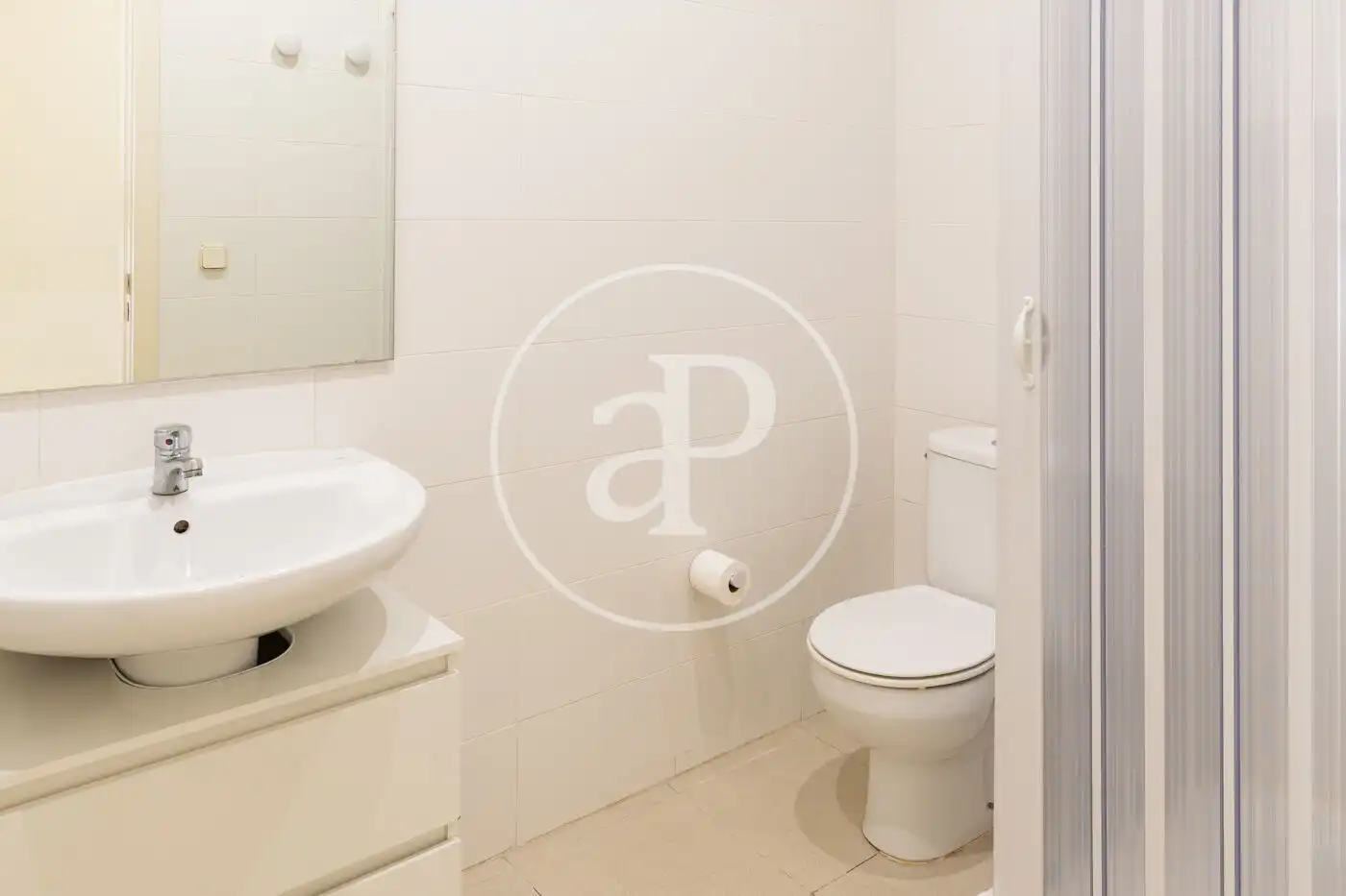 Badezimmer von Wohnung zur Miete in Valencia mit Klimaanlage und Heizung