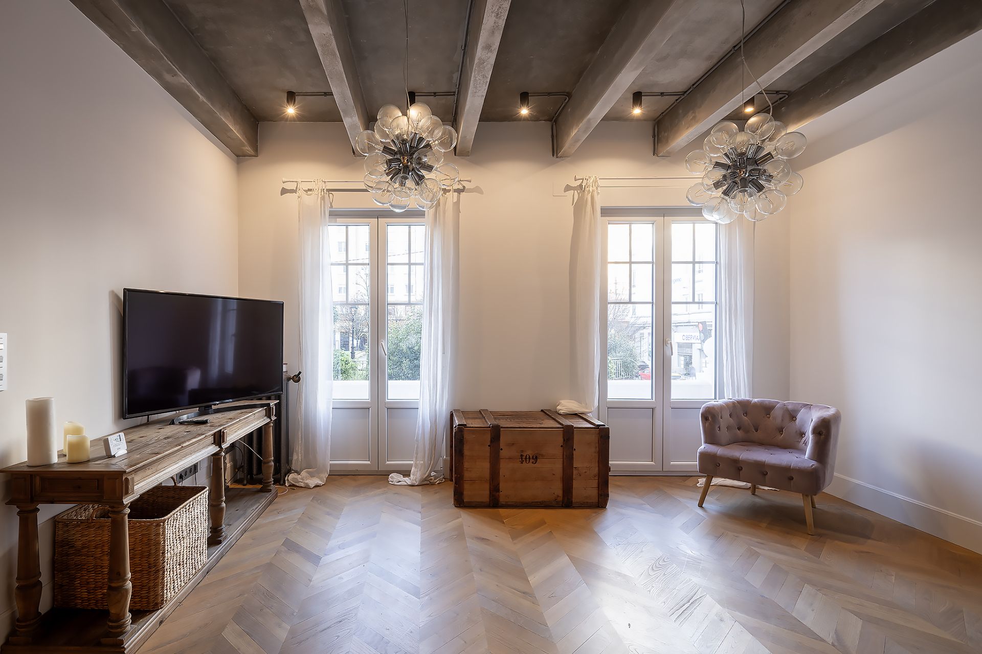 Living room of Flat for sale in A Coruña Capital   with Heating, Parquet flooring and Oven