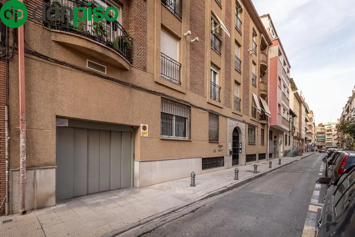 Aparcament en venda a Calle de Azhuma 20