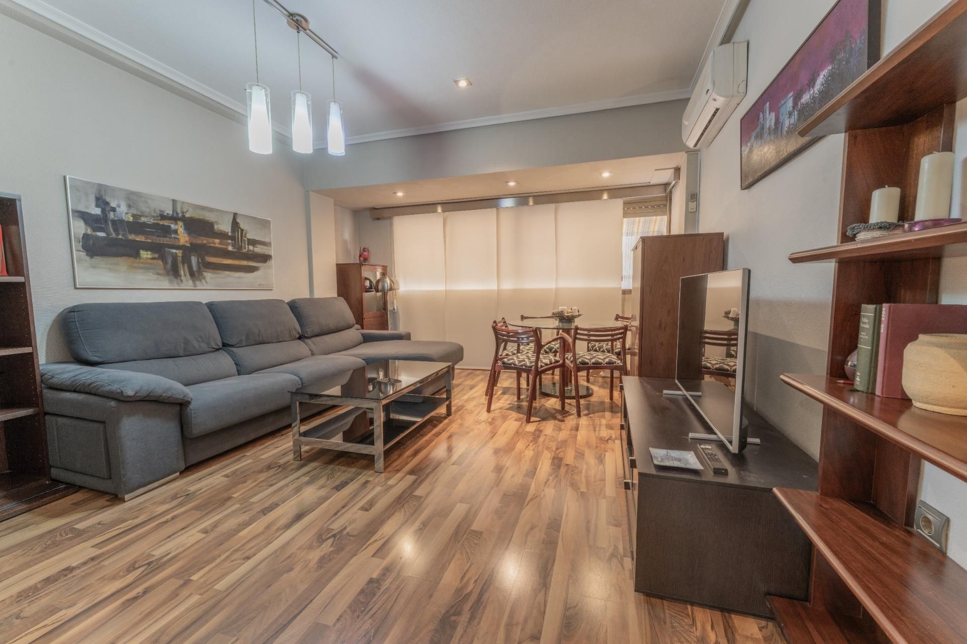 Sala d'estar de Pis en venda en Elche / Elx amb Aire condicionat, Parquet i Traster