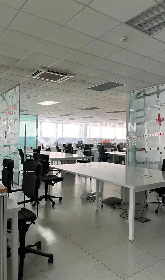 Büro zur Miete in Sant Esteve Sesrovires mit Klimaanlage, Heizung und Abstellraum