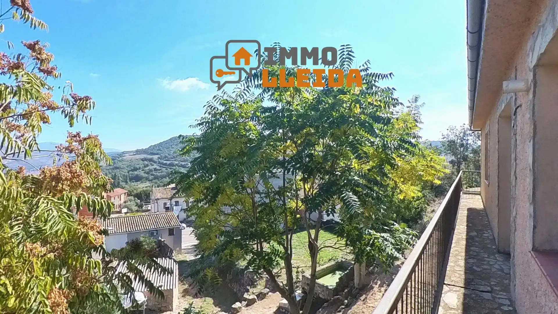 Vista exterior de Casa o xalet en venda en Les Avellanes i Santa Linya amb Calefacció, Terrassa i Balcó