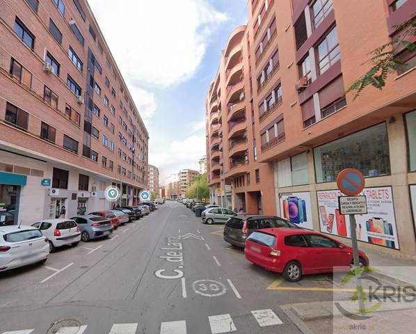 Piso en Venta en Carrer de Larra en Ensanche - Parque del Oeste