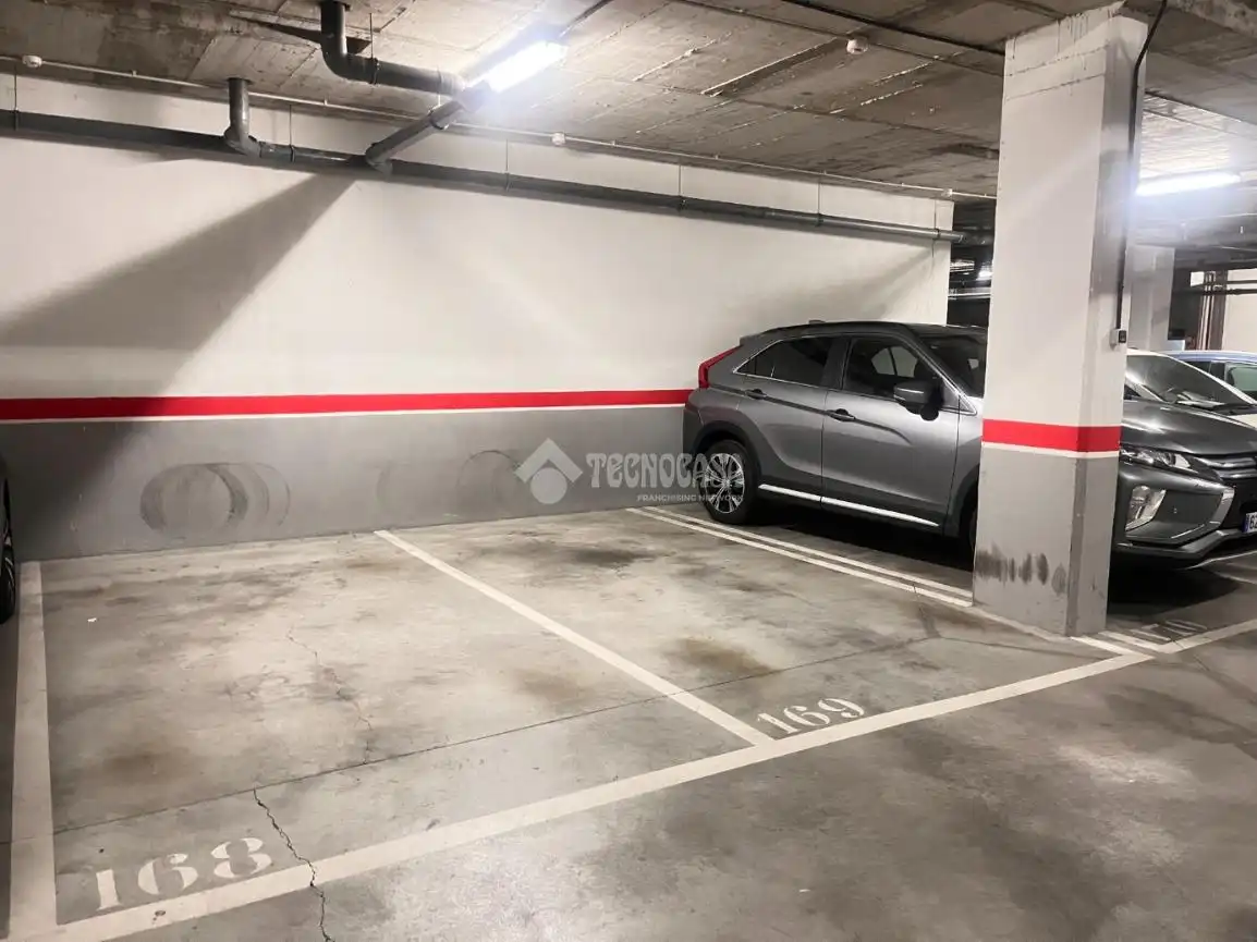 Parking de Piso en venta en Navalcarnero con Aire acondicionado, Trastero y Piscina comunitaria