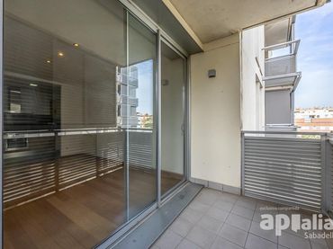 Pis amb balcó en venda a Centre - Sant Oleguer