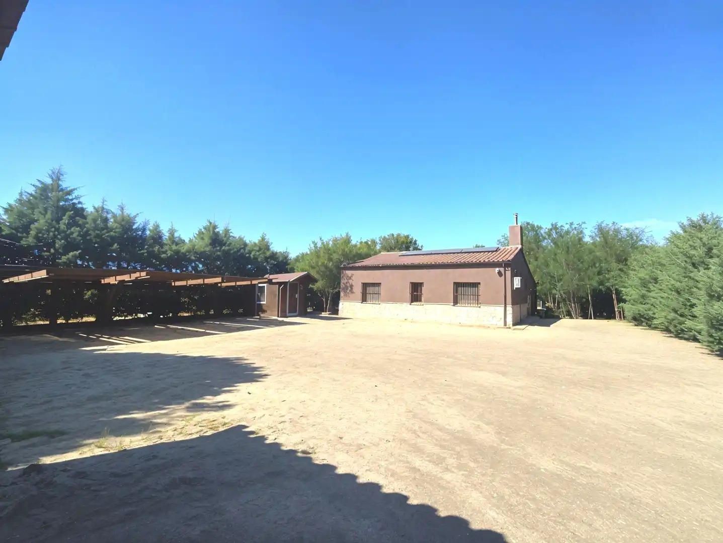 Vista exterior de Finca rústica en venda en Puebla de Sancho Pérez amb Aire condicionat, Jardí privat i Traster