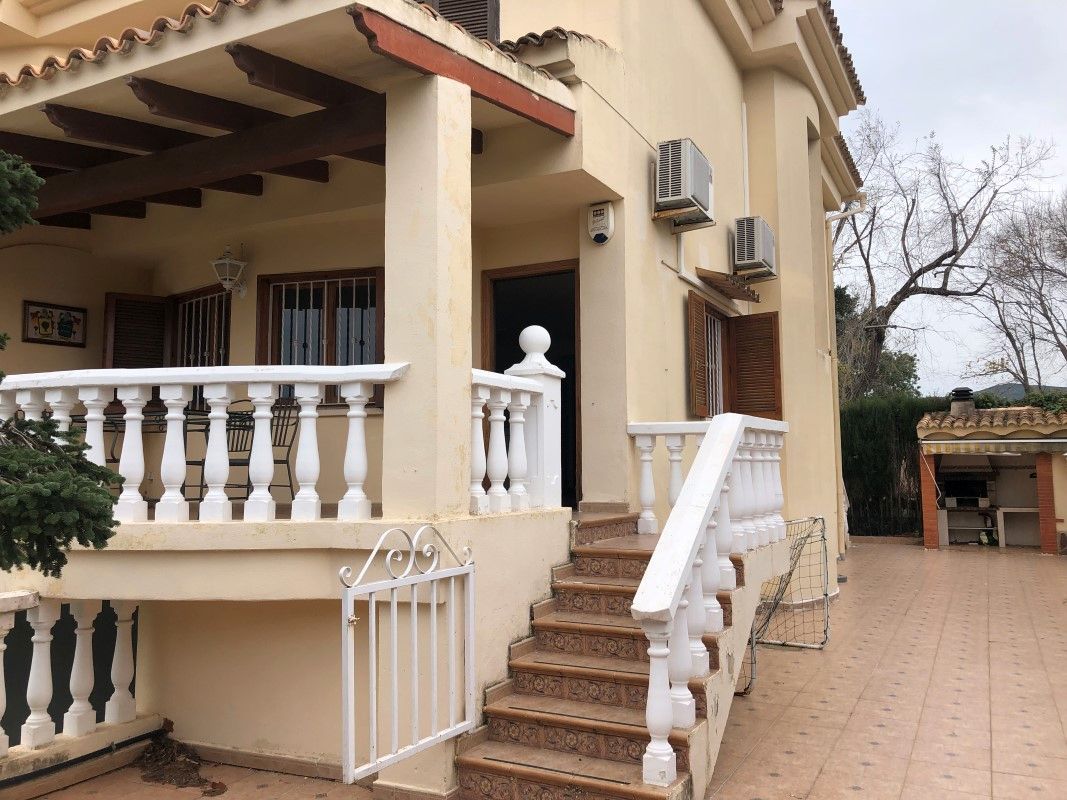 Exterior view of House or chalet for sale in Gandia  with Air Conditioner, Terrace and Storage room