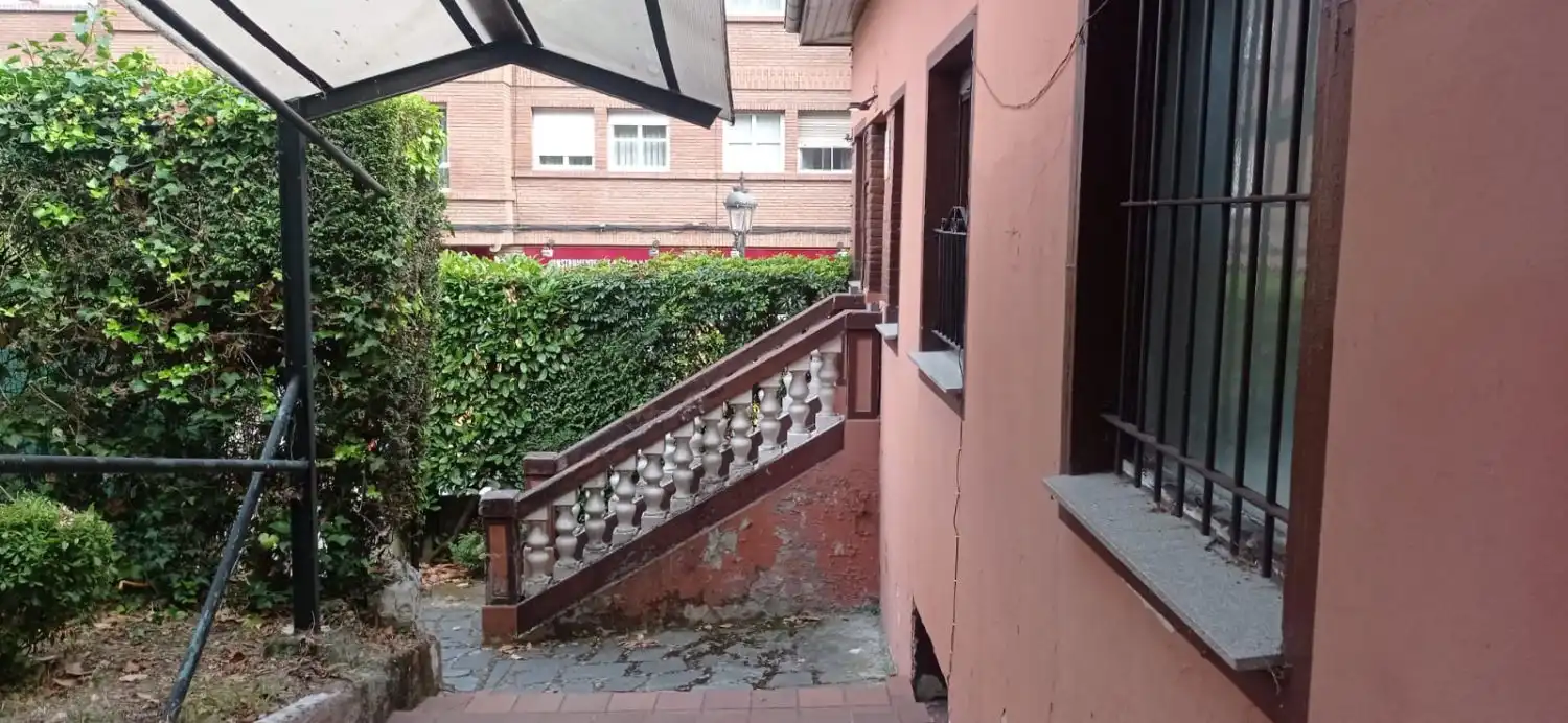 Casa o xalet en venda en Oviedo  amb Calefacció i Parquet